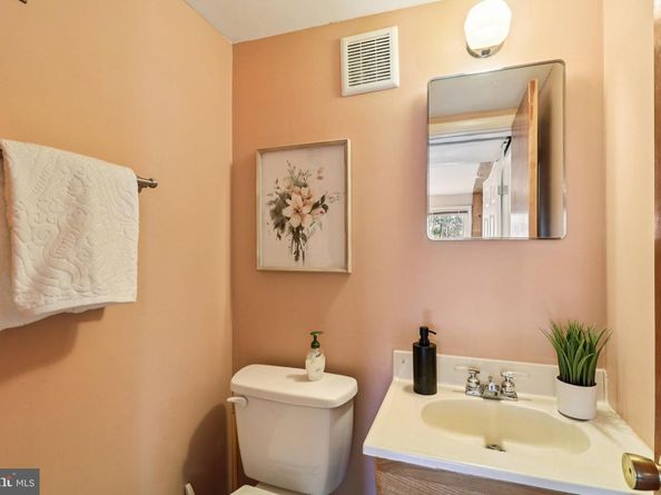 2638 Bowling Green Drive, Vienna VA 22180