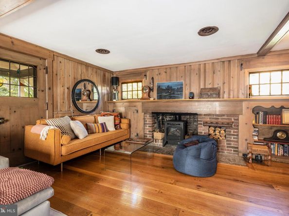 8202 Fairview Road, Elkins Park PA 19027