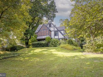 8202 Fairview Road
