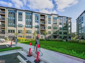 12865 Mosaic Park Way 3Y, Herndon VA 20171