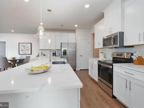 12865 Mosaic Park Way 3Y, Herndon VA 20171