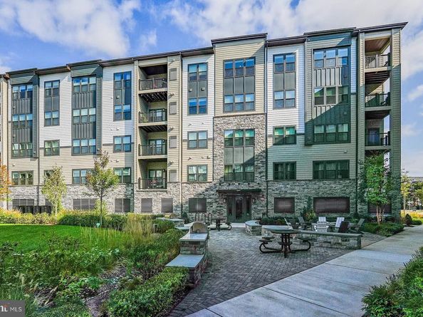 12865 Mosaic Park Way 3Y, Herndon VA 20171