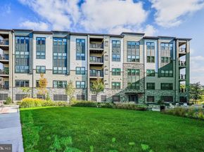 12865 Mosaic Park Way 3Y, Herndon VA 20171
