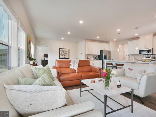12865 Mosaic Park Way 3Y, Herndon VA 20171