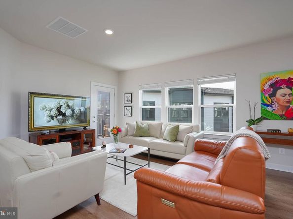 12865 Mosaic Park Way 3Y, Herndon VA 20171
