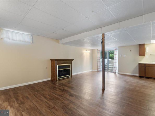 1929 E Beech Road, Sterling VA 20164