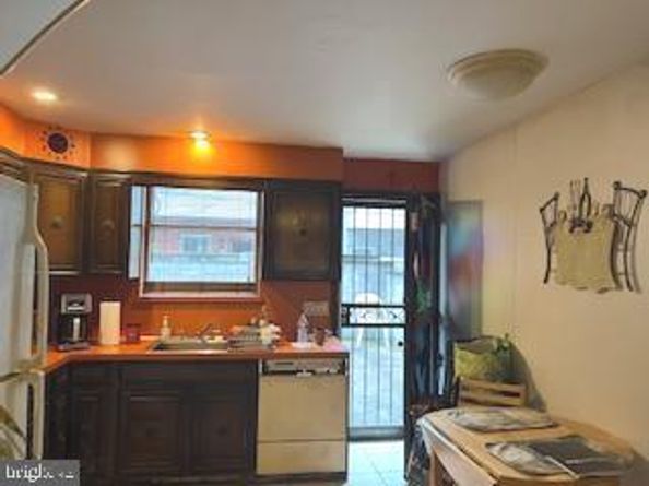2544 S 10TH Street, Philadelphia PA 19148