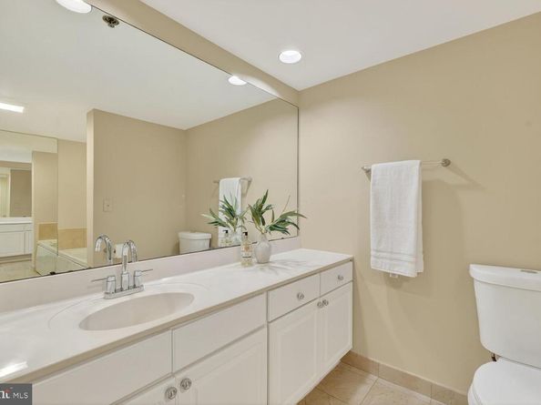 1276 N Wayne Street 704, Arlington VA 22201