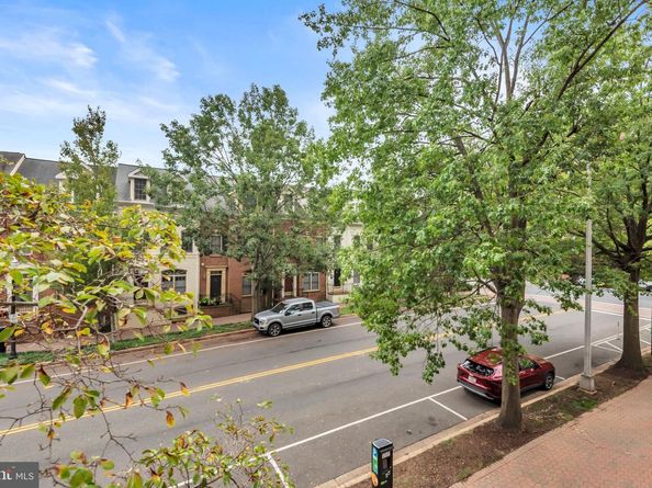 2400 Clarendon Boulevard 212, Arlington VA 22201