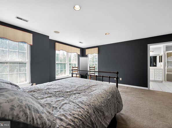 222 Hillsboro Mills Lane, Wallingford PA 19086