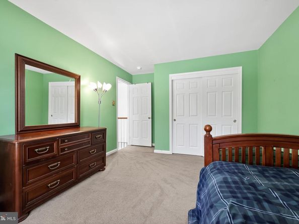 222 Hillsboro Mills Lane, Wallingford PA 19086