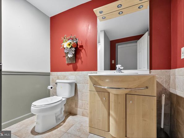 222 Hillsboro Mills Lane, Wallingford PA 19086