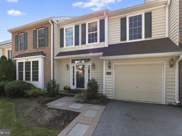 222 Hillsboro Mills Lane, Wallingford PA 19086