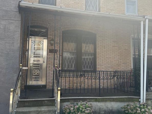 2002 W Stella Street, Philadelphia PA 19132