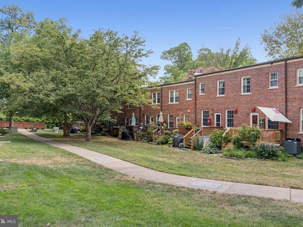1415 S Barton Street 252, Arlington VA 22204