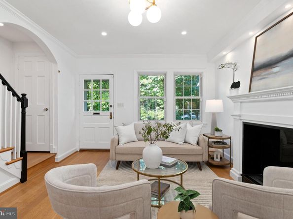 1955 39TH Street NW, Washington DC 20007