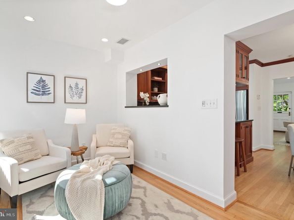 1955 39TH Street NW, Washington DC 20007