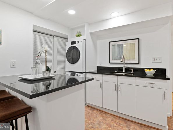 1955 39TH Street NW, Washington DC 20007