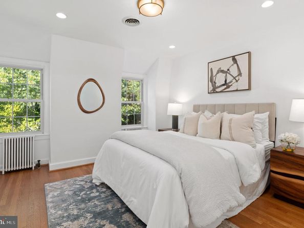 1955 39TH Street NW, Washington DC 20007