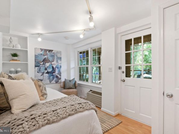 1955 39TH Street NW, Washington DC 20007