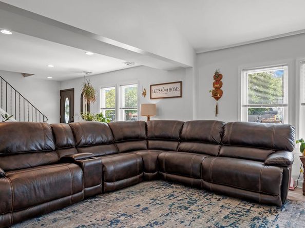 57 Island Road, Levittown PA 19057