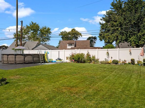57 Island Road, Levittown PA 19057