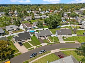 57 Island Road, Levittown PA 19057