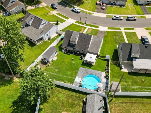 57 Island Road, Levittown PA 19057