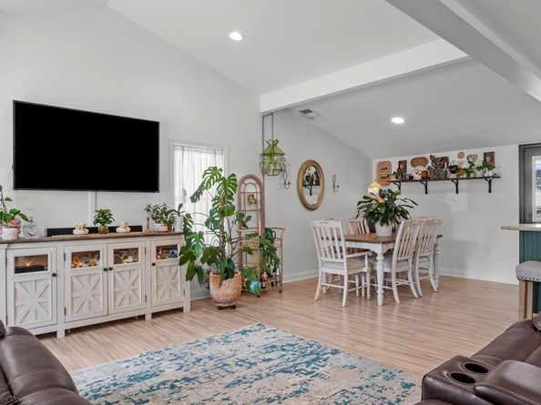 57 Island Road, Levittown PA 19057
