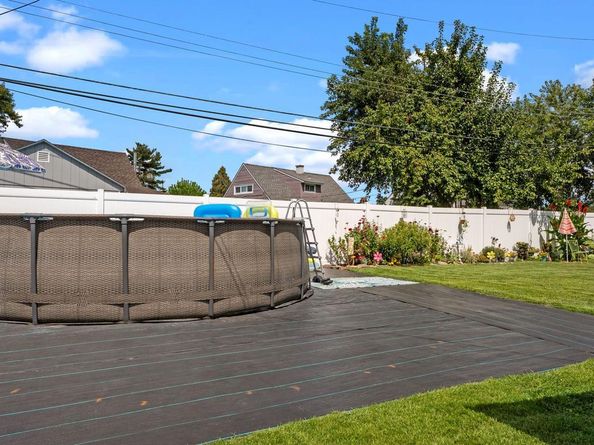 57 Island Road, Levittown PA 19057