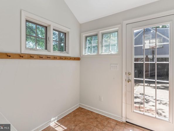 4612 24TH Street N, Arlington VA 22207