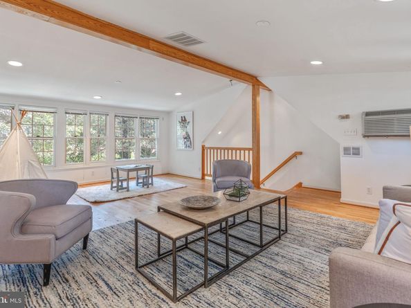 4612 24TH Street N, Arlington VA 22207