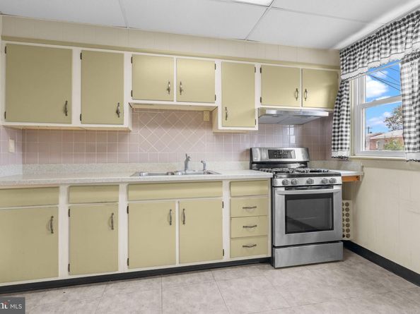 7033 Charles Street, Philadelphia PA 19135