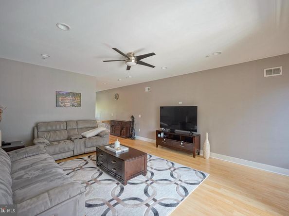 908 N Front Street, Philadelphia PA 19123