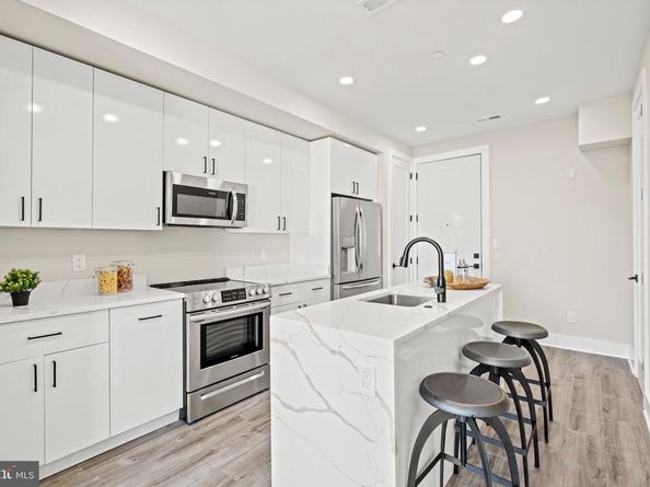 824 18TH Street NE 10, Washington DC 20002