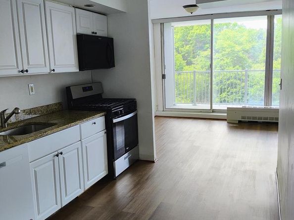 3900 Ford Road 10H, Philadelphia PA 19131