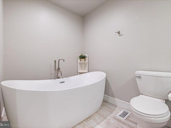 628 Greycliffe, Ambler PA 19002