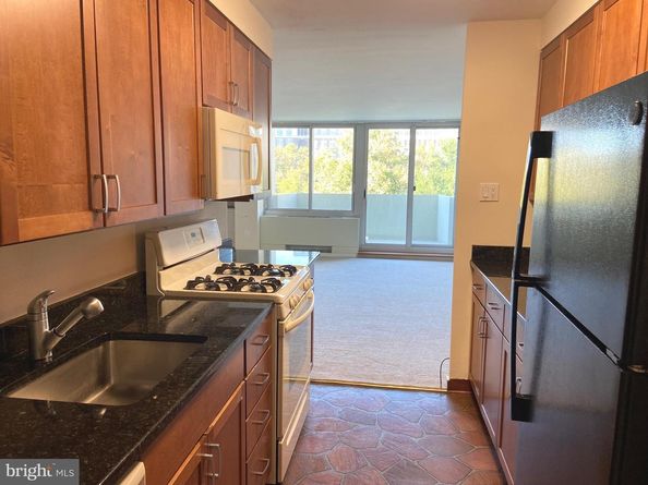 604 S Washington Square 810, Philadelphia PA 19106