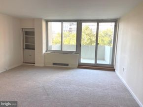 604 S Washington Square 810, Philadelphia PA 19106
