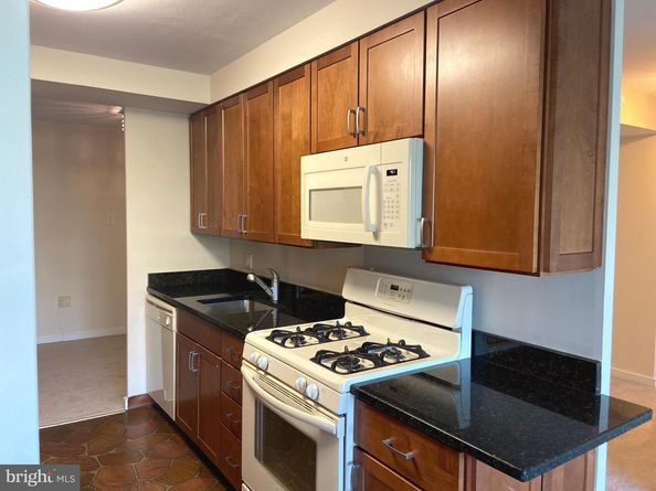 604 S Washington Square 810, Philadelphia PA 19106