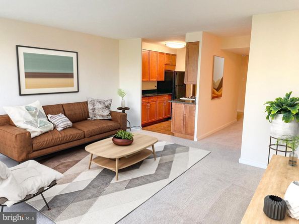 604 S Washington Square 810, Philadelphia PA 19106
