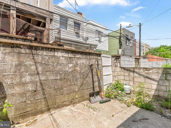 2422 S Iseminger Street, Philadelphia PA 19148