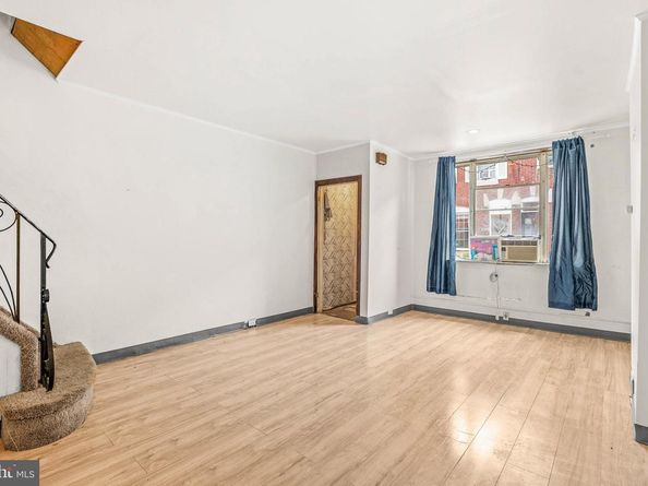 2422 S Iseminger Street, Philadelphia PA 19148