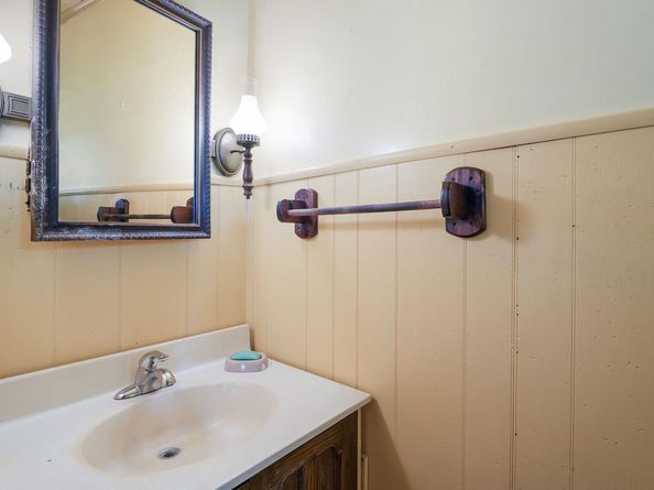 29 Locust Lane, Levittown PA 19054