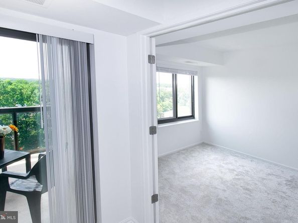 307 Yoakum Parkway 1024, Alexandria VA 22304