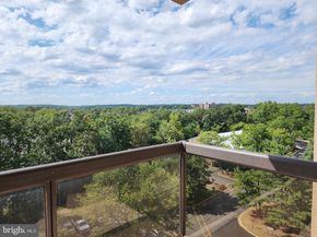 307 Yoakum Parkway 1024, Alexandria VA 22304