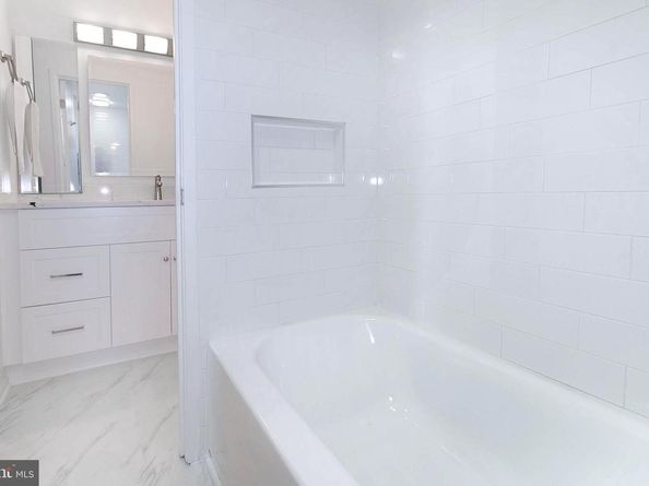 307 Yoakum Parkway 1024, Alexandria VA 22304