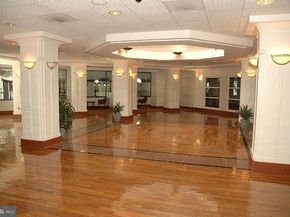 307 Yoakum Parkway 1024, Alexandria VA 22304