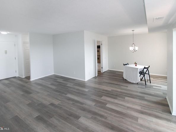 307 Yoakum Parkway 1024, Alexandria VA 22304