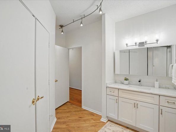 900 N Stafford Street N 2632, Arlington VA 22203
